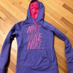 Nike woman’s therma-fit hoodie sweater size small